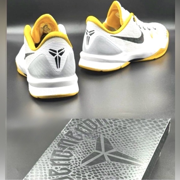 Nike Zoom Kobe Venomenon 4 'White University Gold'